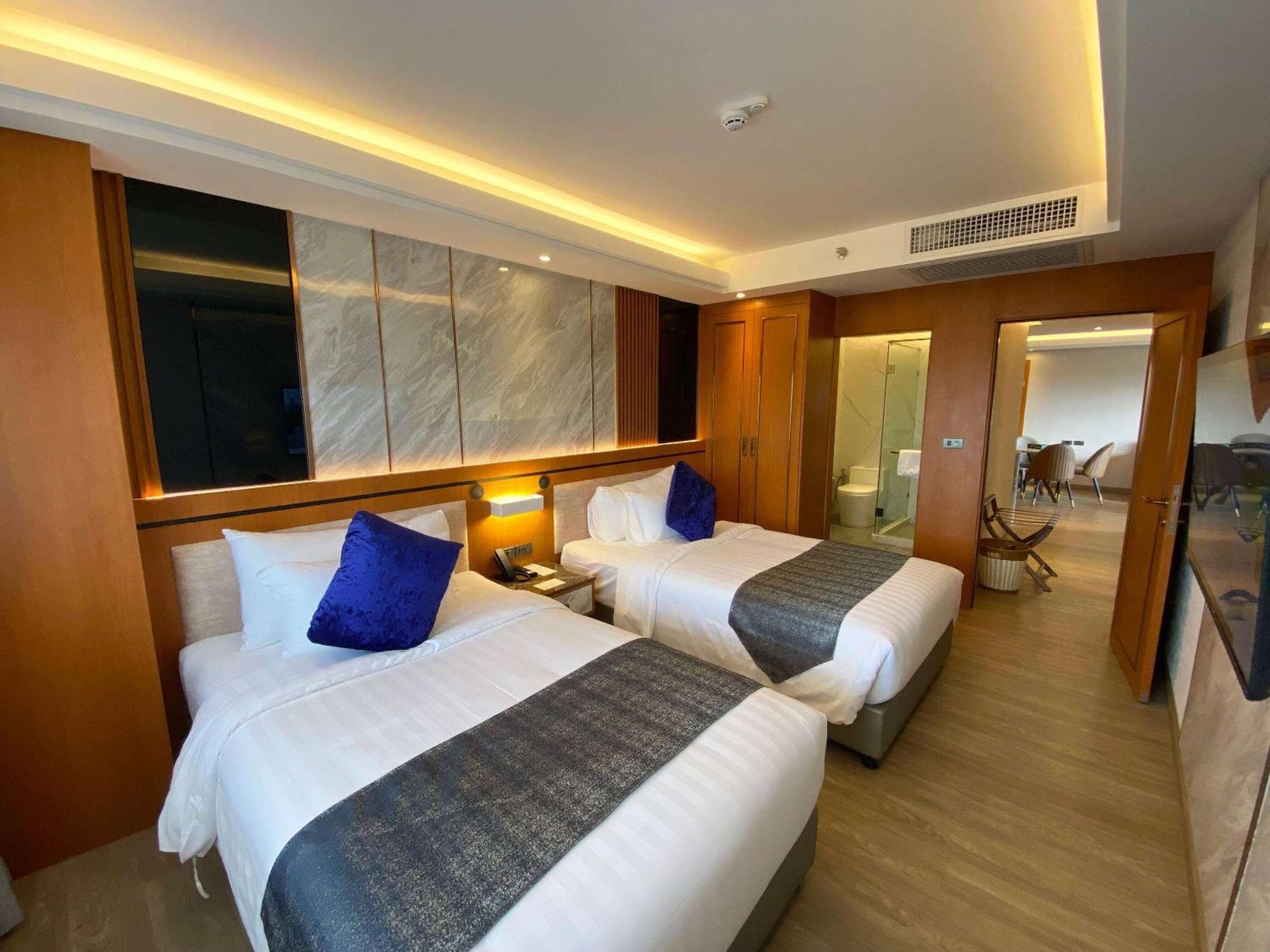 Wyndham Jomtien Pattaya Hotel Na Chom Thian Exterior photo