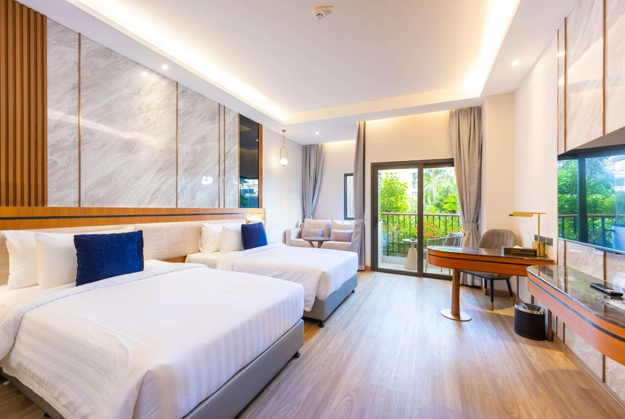 Wyndham Jomtien Pattaya Hotel Na Chom Thian Exterior photo